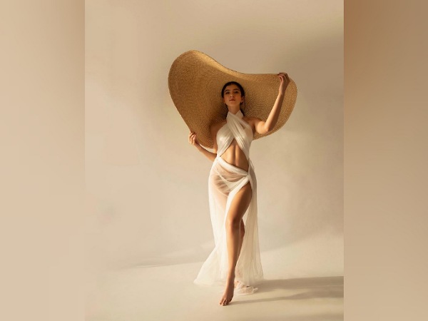 Shanaya Kapoor’s Sizzling Beach Look Shanaya Kapoor’s Sizzling Beach Look