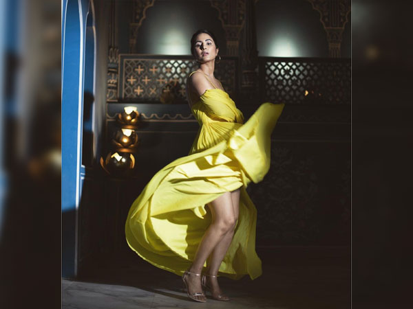 Hina Khan In A Yellow Gown Hina Khan In A Yellow Gown