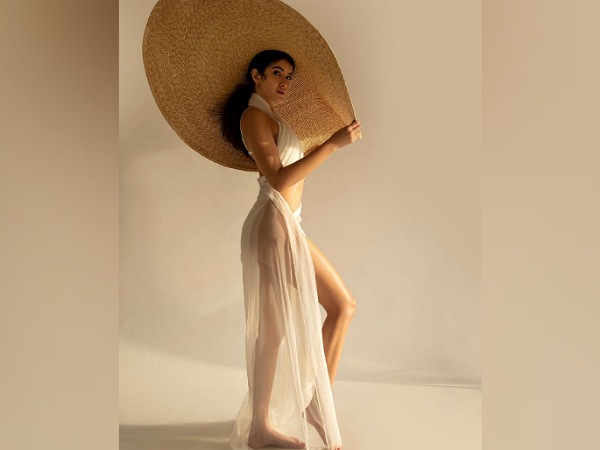 Shanaya Kapoor’s Sizzling Beach Look Shanaya Kapoor’s Sizzling Beach Look