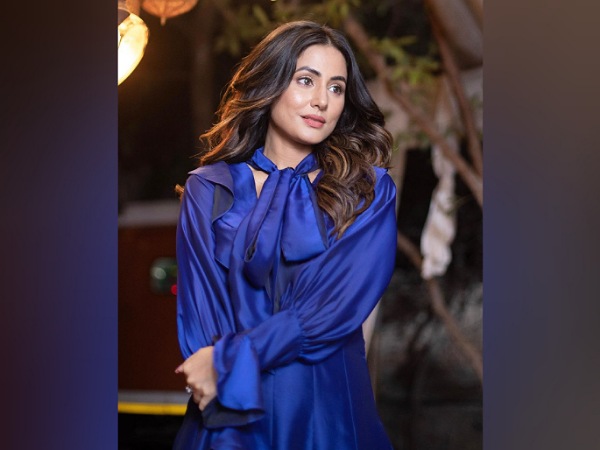 Hina Khan’s Blue Dress In Patthar Wargi