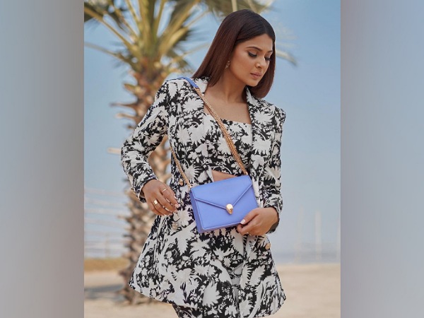 Jennifer Wingets Dewy Makeup Look