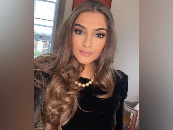 Sonam Kapoor’s ‘Old School Glam’ Look