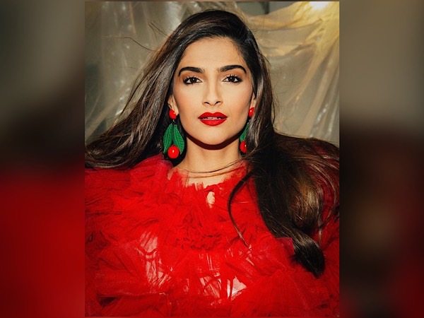 Sonam Kapoor’s Latest Makeup Look Sonam Kapoor’s Latest Makeup Look