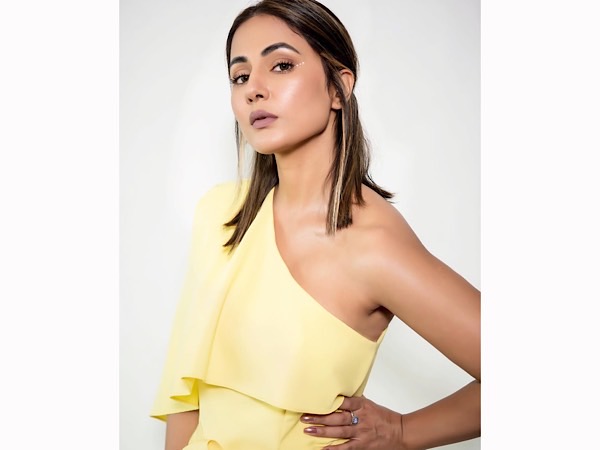 Hina Khan’s Makeup And Hairstyle