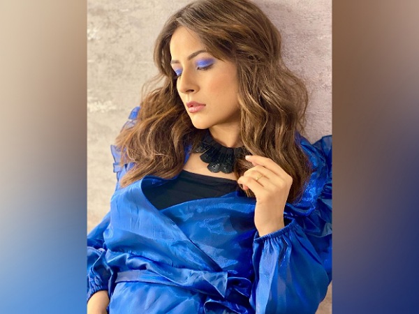 Shehnaaz Gills Electric Blue Bold Eyeshadow