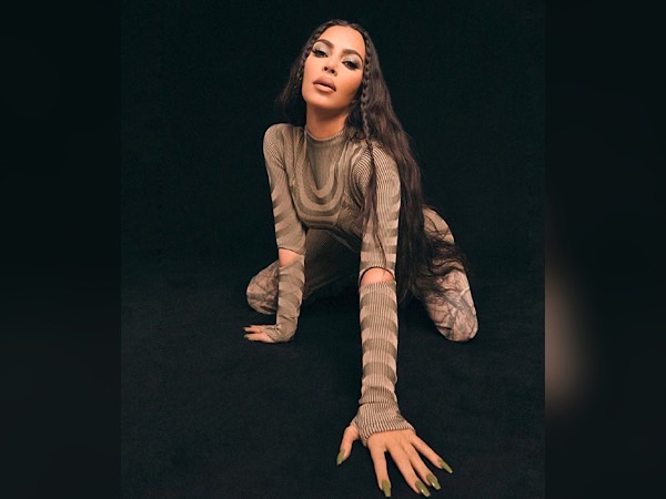 Kim Kardashians Glam Makeup Look