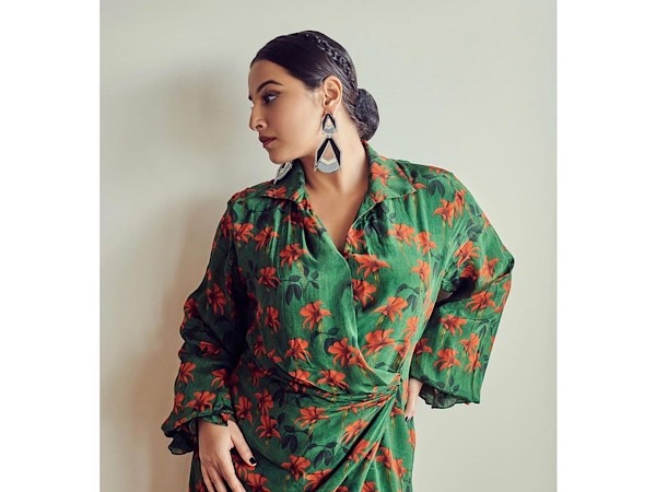 Vidya Balans Hair Bun With A Braid Headband Vidya Balans Hair Bun With A Braid Headband