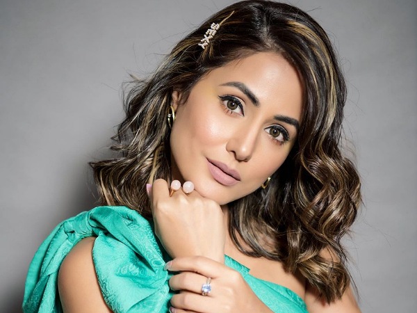 Hina Khan’s Green Dress And Cute Hairpin Hina Khan’s Green Dress And Cute Hairpin