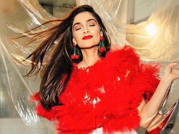Sonam Kapoor’s Latest Makeup Look Sonam Kapoor’s Latest Makeup Look