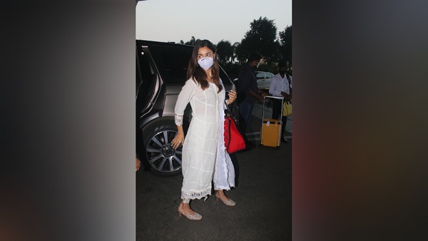 Alia Bhatt Airport Look