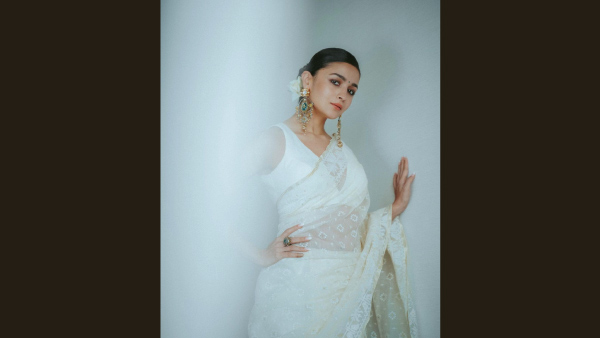 Alia Bhatt’s White Muslin Jamdani Saree 