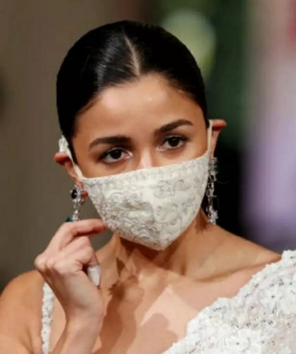 Alia Bhatt in mask at Berlin