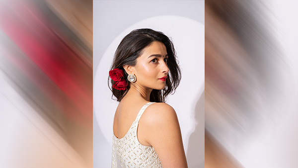 Alia Bhatt is Looking Divine In Saree