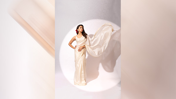 Alia Bhatt is Looking Divine In Saree