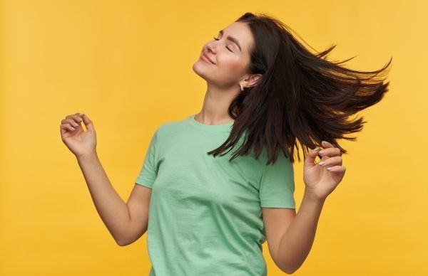 Tea Rinse For Hair: Is It Good For Hair Breakage? 