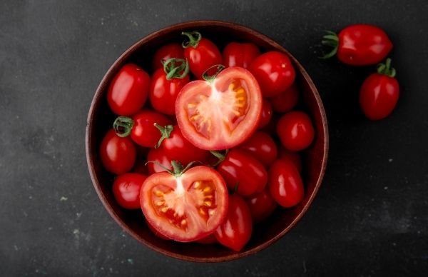 Ways To Use Tomato For Healthy, Glowing Skin