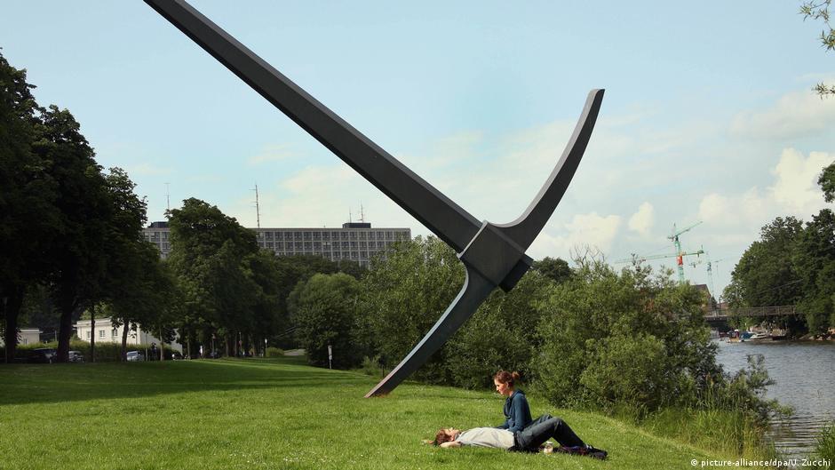 Like his Pickaxe in Kassel, Claes Oldenburgs sculptures cant be missed