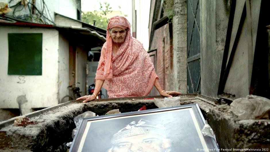 A scene from gthe film Mehrunsia