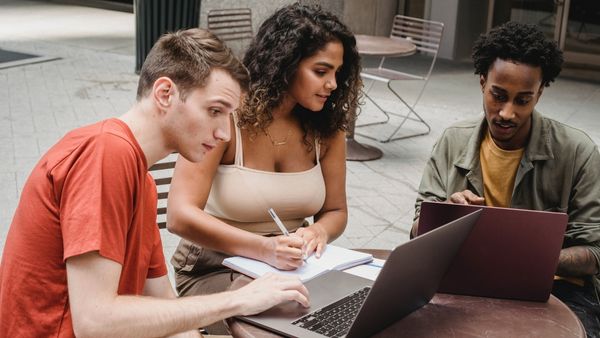 Students Can Come Up With More Ideas In A Cafe, Study