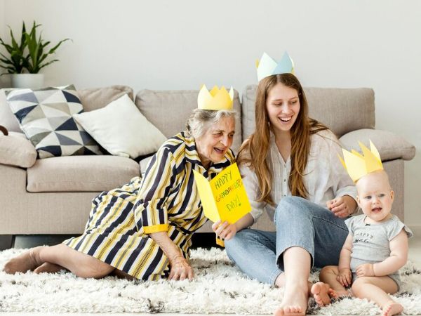 How To Set Boundaries With Visitors When You Have A Baby