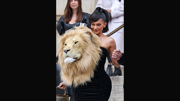 Kylie Jenners Black Bodycon Dress3