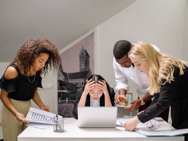 Signs Of A Toxic Work Environment