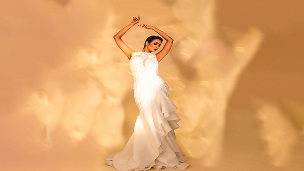 Maliaka Arora In Structured Designer!