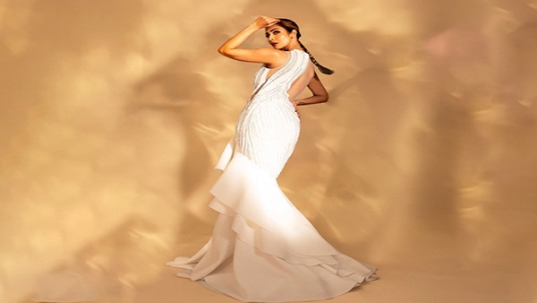 Maliaka Arora In Structured Designer!