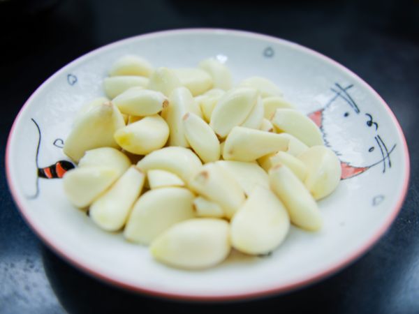 Who Should Avoid Eating Garlic? 