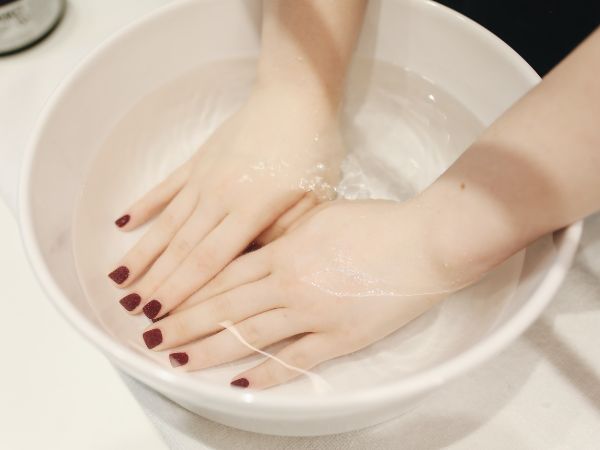 How To Remove Holi Colour From Nails