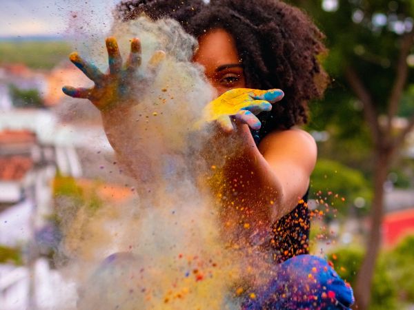 How To Remove Holi Colour From Oily Skin