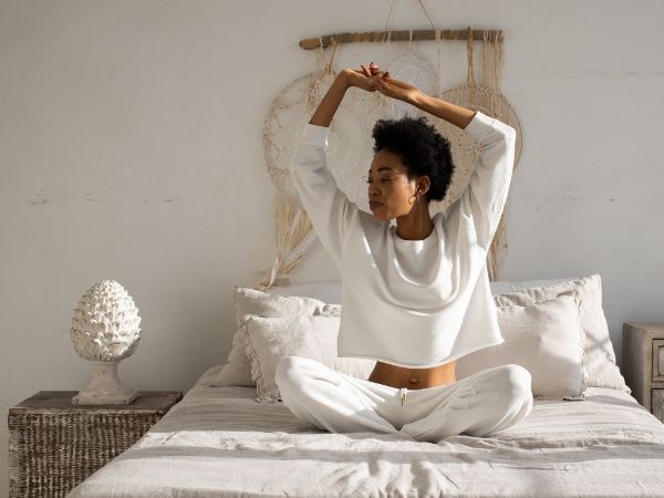 Morning Tips: How To Wake Up Happy Every Day - Boldsky.com