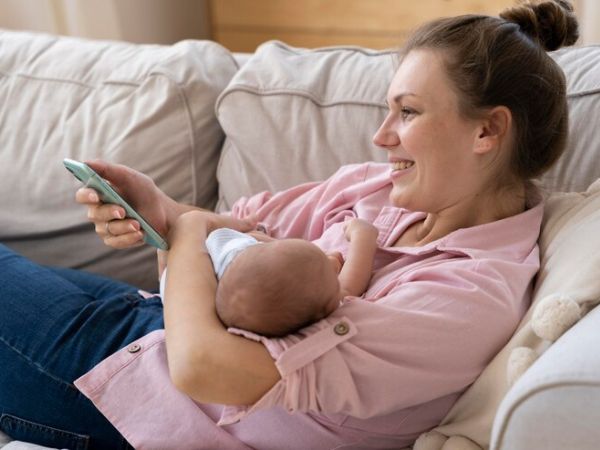 Mobile Phones While Breastfeeding
