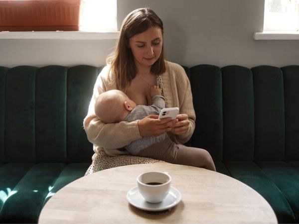 Mobile Phones While Breastfeeding