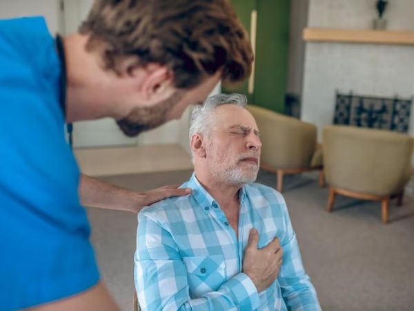 Signs Of Heart Attack In People Over 60