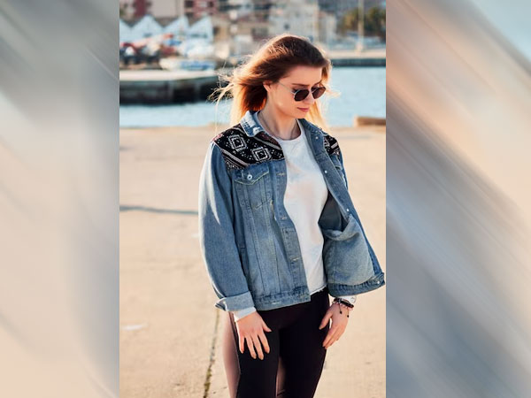 6 Jeans And T-Shirt Styling Ideas 6 Jeans And T-Shirt Styling Ideas