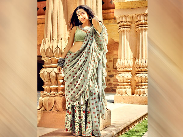 Alia Bhatt to Sara Ali Khan, 5 Celeb-Inspired Outfits For Ethnic Summer Fashion Alia Bhatt to Sara Ali Khan, 5 Celeb-Inspired Outfits For Ethnic Summer Fashion