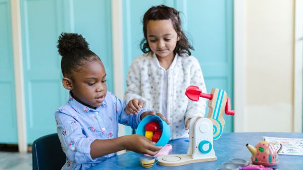 Encourage Kid To Make Friends At School