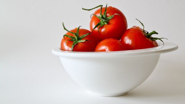 Tomato For Tightening Facial Pores