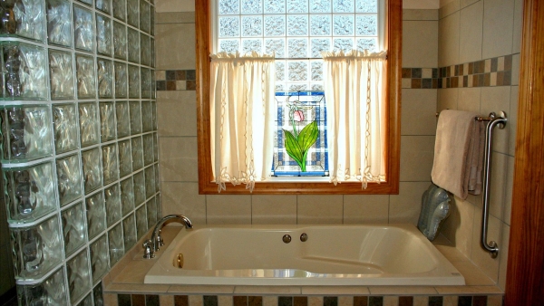 How to Clean Tiles During Monsoon Season in India