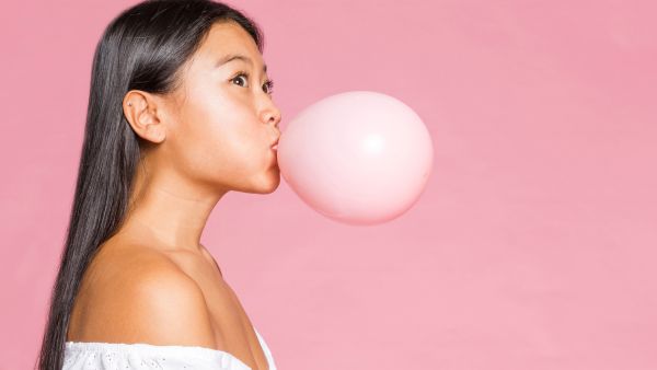 Chewing Gum Gives You A Sharp Jawline