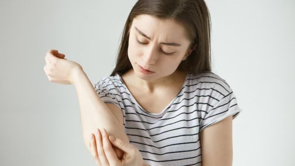 How to Tell the Difference Between Food Allergy and Food Poisoning