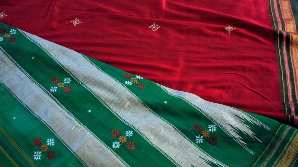 Learn How to Fold Sarees Properly Learn How to Fold Sarees Properly