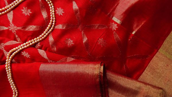 Learn How to Fold Sarees Properly Learn How to Fold Sarees Properly