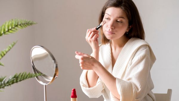 Apply The Right Makeup For Your Skin
