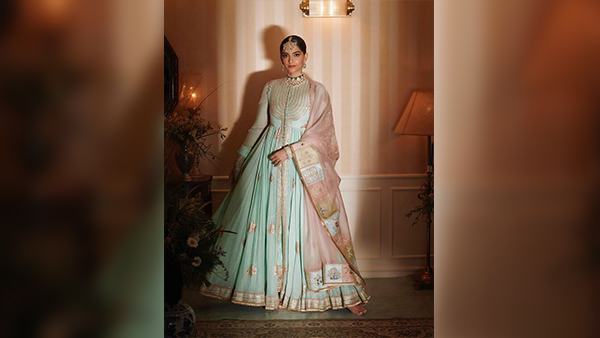 Sonam Kapoors Anarkali Suit