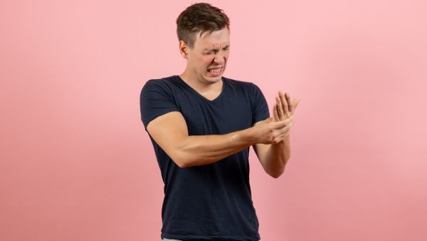 Does Cracking Knuckles Cause Arthritis? Does Cracking Knuckles Cause Arthritis?