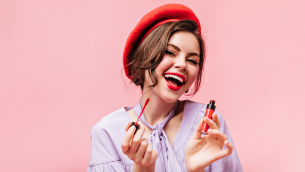 Tired Of Looking Tired? 10 Makeup Hacks 