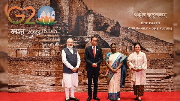 Japanese Prime Minister Fumio Kishida and wife Yuko Kishida