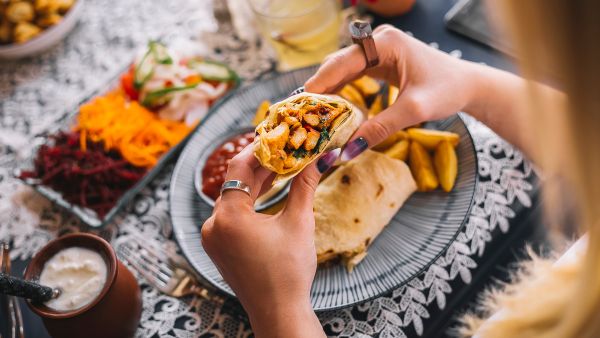 Myths vs Facts: Eating With Your Hands